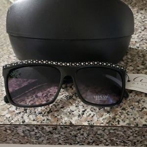 🎉NWT Black Sunglasses